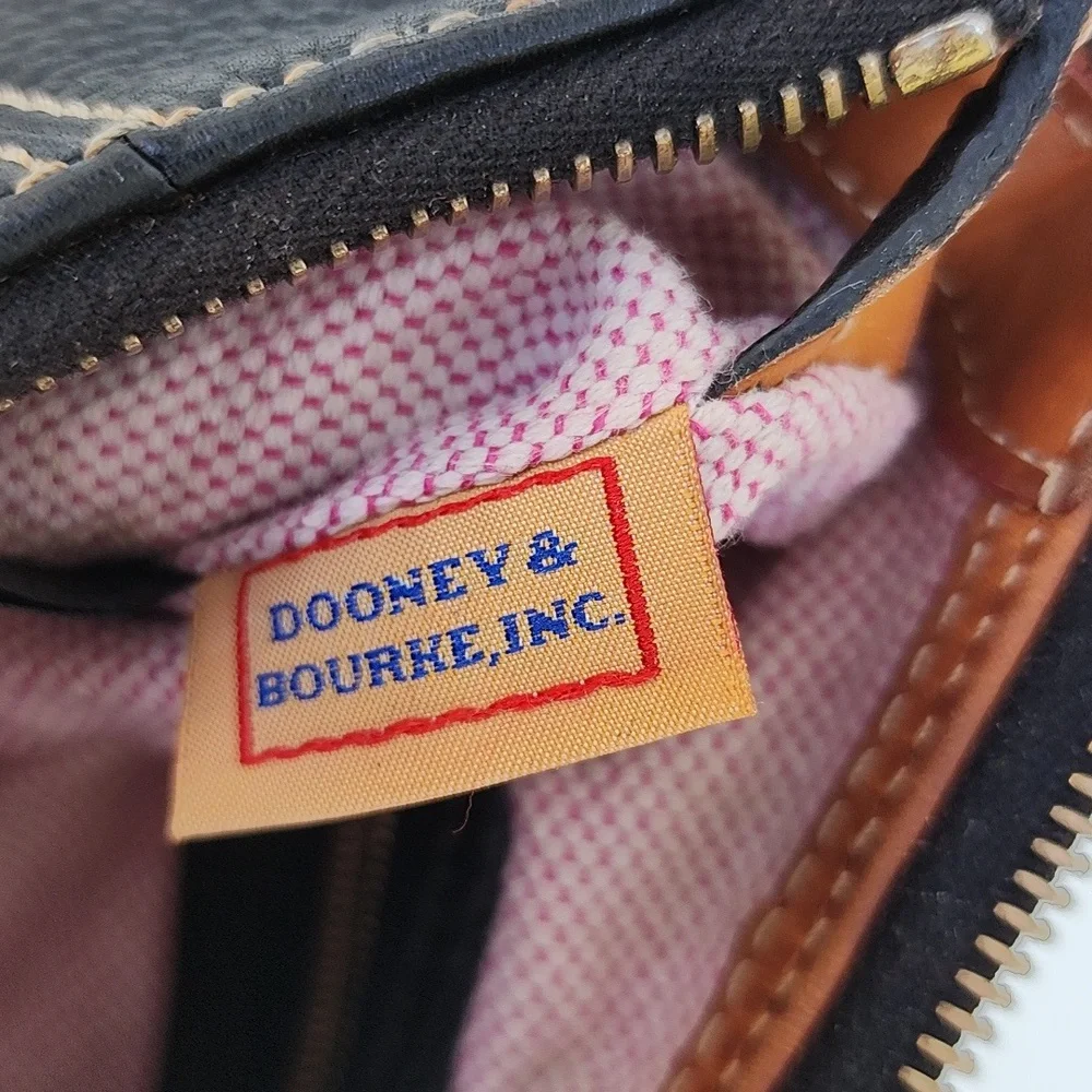 Dooney & Bourke Vintage Leather Bag  Crossbody Size Small‎